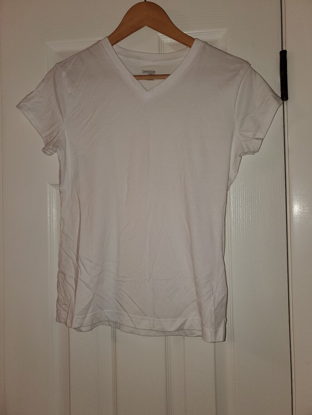Danskin White V-Neck Short Sleeve Medium 8/10 Preowned See Photos Imperfections